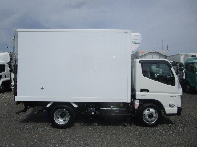 三菱ふそう キャンター 小型 冷蔵冷凍バン 2RG-FBAV0(107997) 6枚目