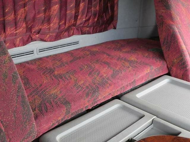 UDトラックス（日産） クオン 大型 ウィング QKG-CG5ZE(37913) 23枚目
