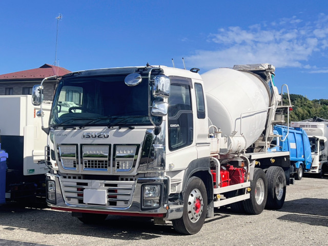 いすゞ ギガ 大型 ミキサー車 QKG-CXZ77AT(111933) 1枚目