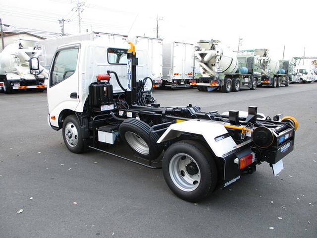 日野 デュトロ 小型 コンテナ専用車 2RG-XZU605M(9573) 4枚目
