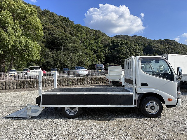 トヨタ トヨエース 小型 平ボディ TKG-XZC605(113130) 12枚目