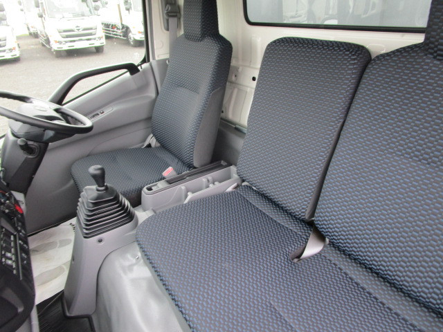 日野 デュトロ 小型 ウィング 2WG-XZU713N(113698) 24枚目