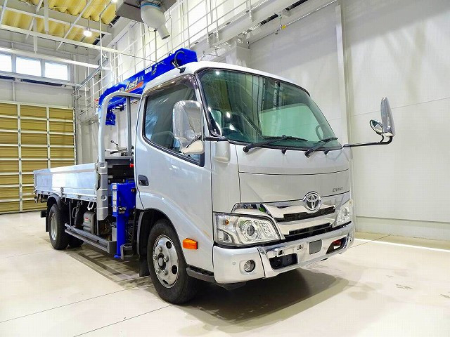 トヨタ ダイナ 小型 平ボディ（クレーン付） 2RG-XZU650(105318) 2枚目