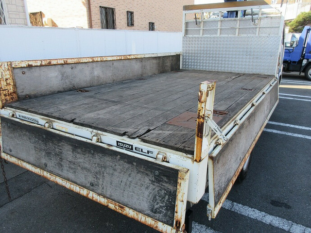 いすゞ エルフ 小型 平ボディ（クレーン付） BDG-NKR85R(7699) 18枚目
