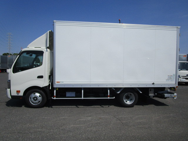 日野 デュトロ 小型 バン 2RG-XZU710M(113696) 5枚目