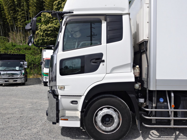 UDトラックス（日産） クオン 大型 冷蔵冷凍バン 2PG-CD5BA(105765) 16枚目
