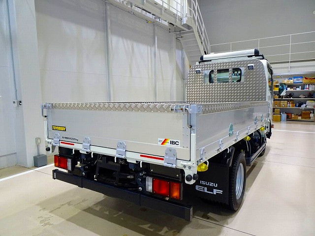 いすゞ エルフ 小型 平ボディ 2RG-NMS88AR(110929) 3枚目
