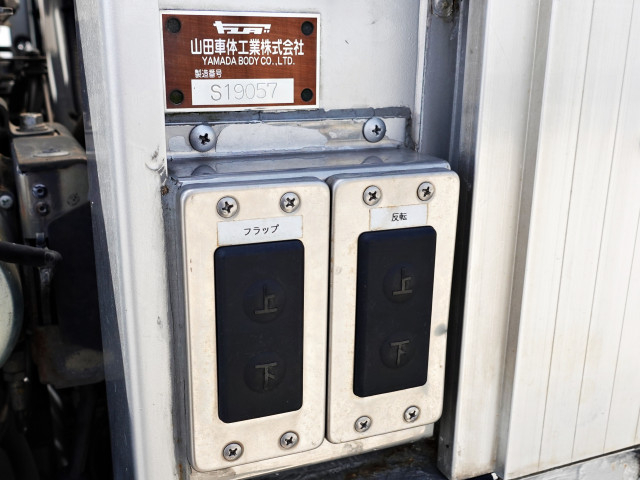 UDトラックス（日産） クオン 大型 ウィング 2PG-CD5CA(84505) 3枚目