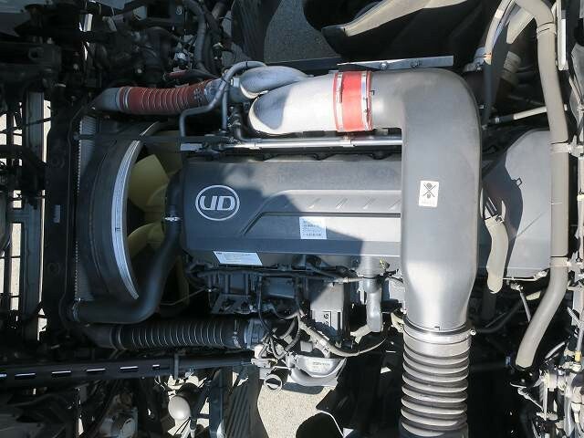 UDトラックス（日産） クオン 大型 ウィング QKG-CG5ZE(40894) 12枚目