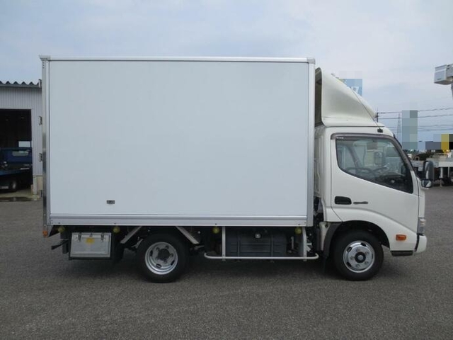 日野 デュトロ 小型 保冷バン TKG-XZU605M(8608) 7枚目