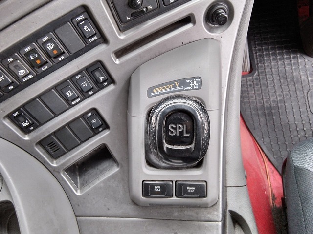 UDトラックス（日産） クオン 大型 ウィング QKG-CD5ZA(8952) 55枚目