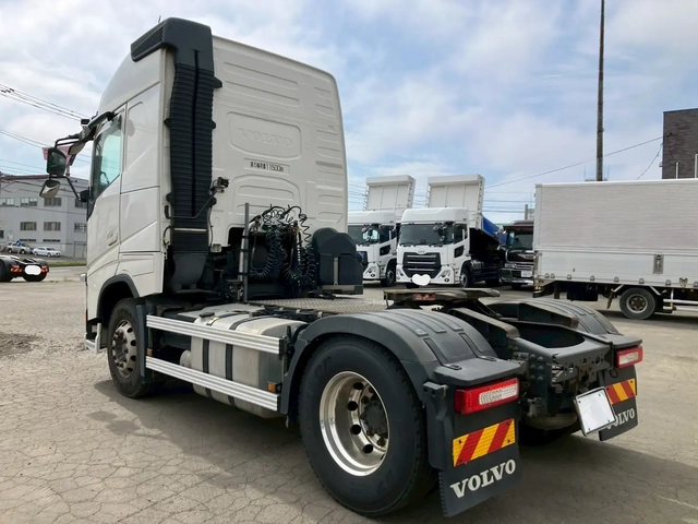 ボルボ 大型 トラクタ 2DG-KA2TEA1(106815) 7枚目