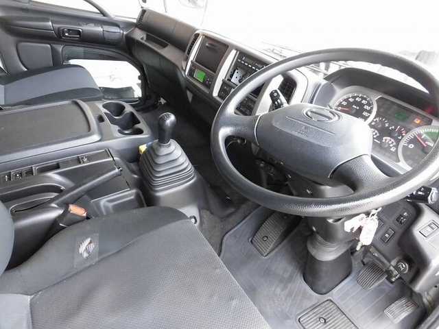日野 レンジャー 中型 冷蔵冷凍バン TKG-FD7JLAG(10742) 13枚目
