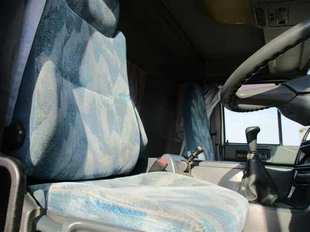 UDトラックス（日産） ビッグサム 大型 タンクローリー KL-CV27YNH(37810) 12枚目