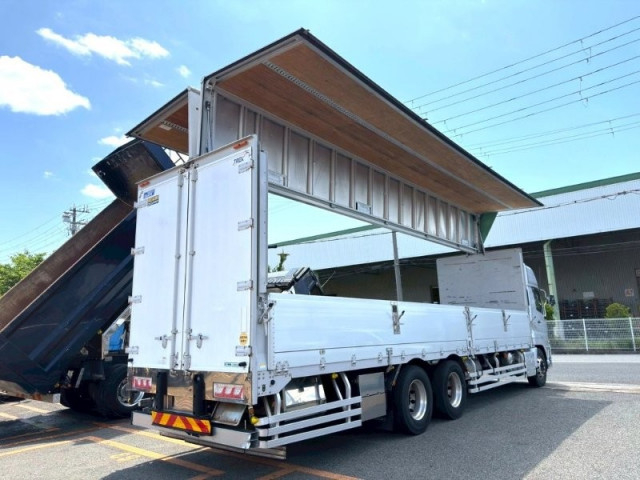 UDトラックス（日産） クオン 大型 ウィング 2PG-CD5CA(105955) 7枚目