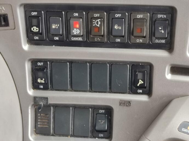 UDトラックス（日産） クオン 大型 ウィング LKG-CG5ZA(12625) 26枚目