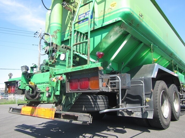 UDトラックス（日産） クオン 大型 粉粒体運搬車 ADG-CW4YL(9668) 7枚目