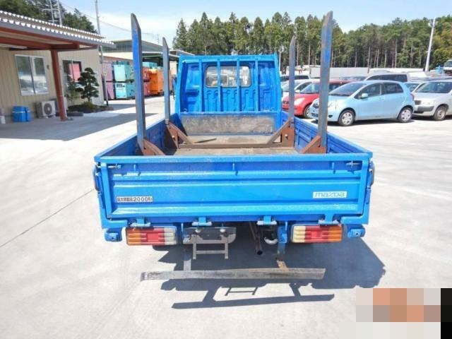 マツダ タイタン 小型 平ボディ U-WGFAT(8998) 4枚目
