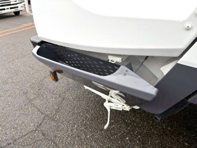 いすゞ フォワード 中型 塵芥車（プレス式） 2RG-FRR90S2(110398) 24枚目