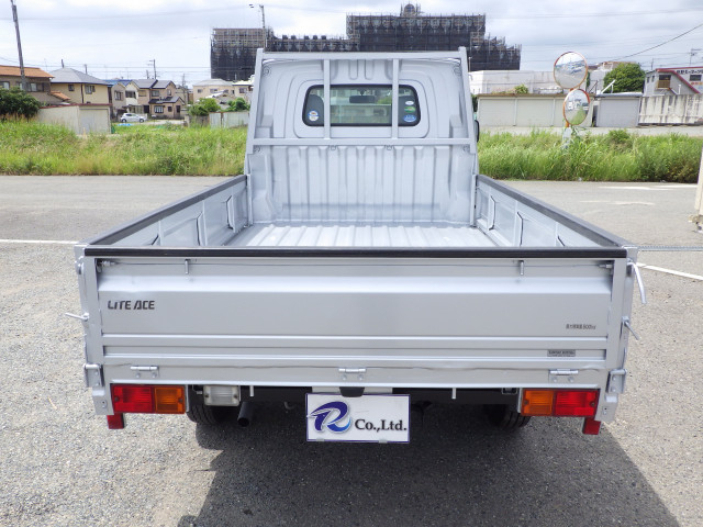 トヨタ ライトエース 小型 平ボディ DBF-S402U(109584) 5枚目