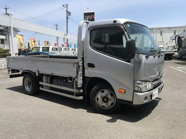 日野 デュトロ 小型 平ボディ 2RG-XZU645M(105673) 3枚目