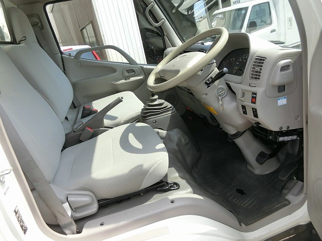 トヨタ ダイナ 小型 冷蔵冷凍バン BDG-XZU508(109598) 3枚目