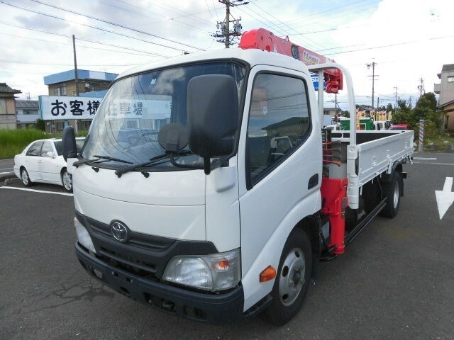 トヨタ ダイナ 小型 平ボディ（クレーン付） TKG-XZU650(7166) 1枚目