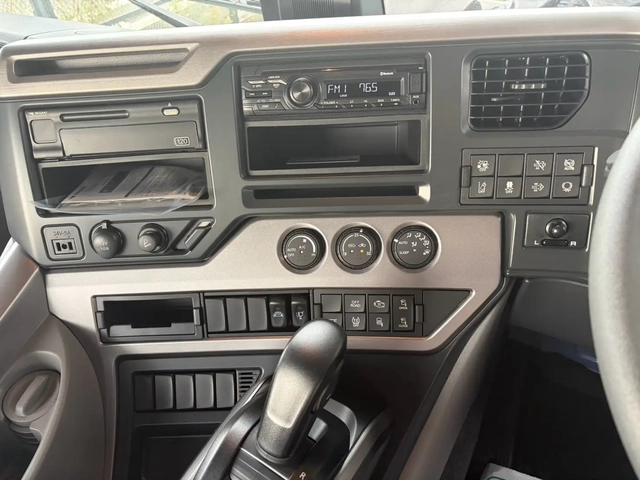 日産自動車 クオン 大型 トラクタ 2RG-GK5DAB(113988) 13枚目