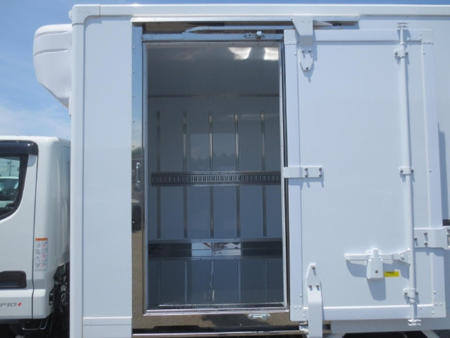 Mitsubishi Fuso canter Small Freezer box_body 2RG-FBAV0(106614) 11枚目