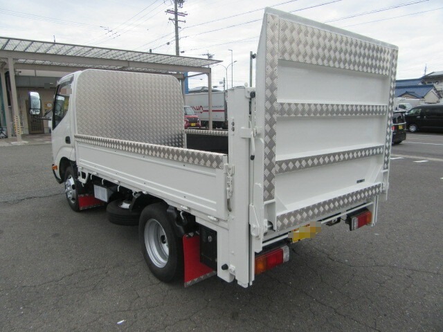 トヨタ ダイナ 小型 平ボディ TKG-XZU605(8796) 4枚目