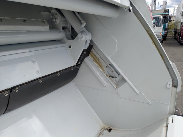 三菱ふそう キャンター 小型 塵芥車（プレス式） 2RG-FEAV0(111469) 10枚目