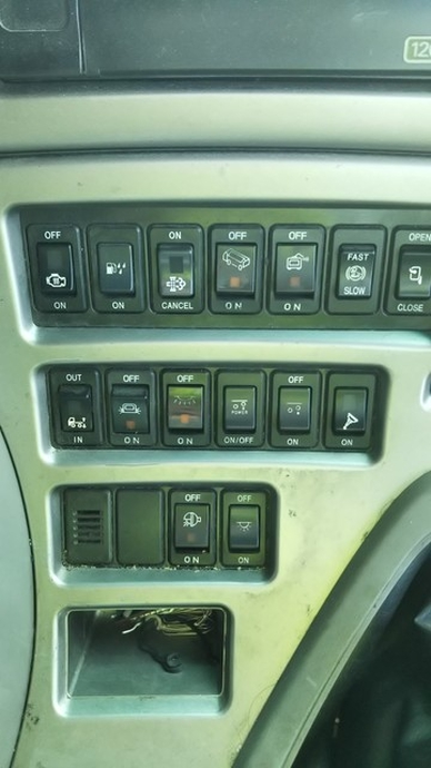 UDトラックス（日産） クオン 大型 ウィング LDG-CD5ZA(3727) 29枚目