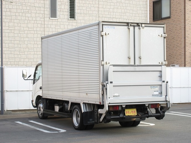 トヨタ ダイナ 小型 バン KK-XZU347(3532) 4枚目