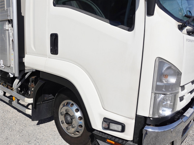 Isuzu forward Middle Wing body 2RG-FRR90T2(103878) 6枚目