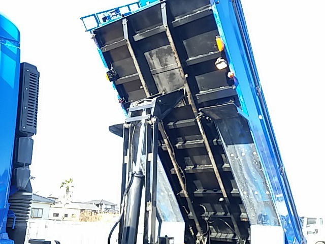 UDトラックス（日産） クオン 大型 土砂ダンプ ADG-CW4XL(8273) 60枚目