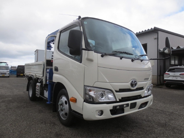 トヨタ ダイナ 小型 平ボディ（クレーン付） 2KG-XZU605(101701) 2枚目
