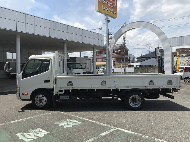 日野 デュトロ 小型 平ボディ SKG-XZU650M(110135) 4枚目