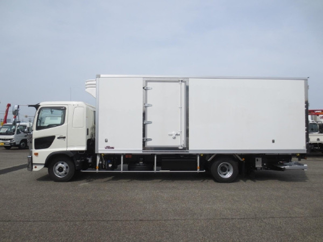 日野 レンジャー 中型 冷蔵冷凍バン 2KG-FD2ABG(104701) 9枚目