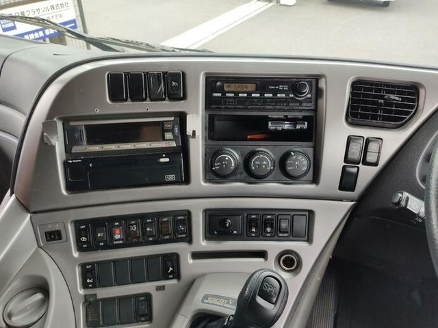 UDトラックス（日産） クオン 大型 ウィング LKG-CG5ZA(12625) 18枚目