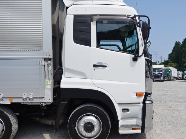 UDトラックス（日産） クオン 大型 ウィング QPG-CG5ZA(109448) 4枚目