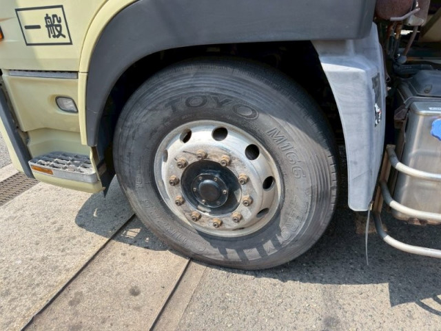 UDトラックス（日産） クオン 大型 タンクローリー LGK-CD5YL(112391) 20枚目