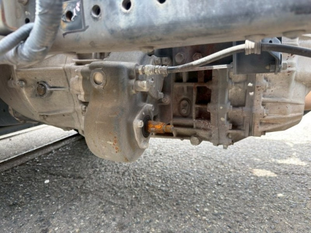 UDトラックス（日産） コンドル 増トン キャブ付きシャーシ 2RG-BTR90V2(109501) 10枚目