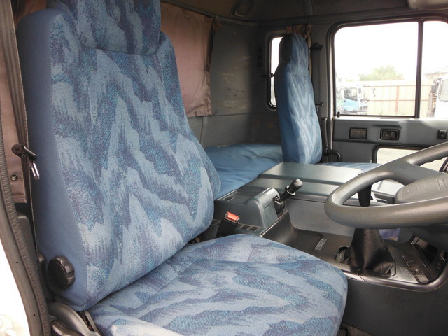 UDトラックス（日産） ビッグサム 大型 タンクローリー KL-CV27YNH(1081) 22枚目