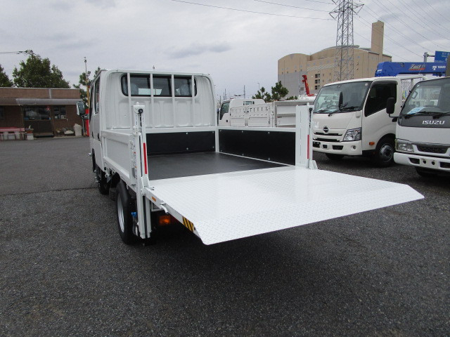 三菱ふそう キャンター 小型 Wキャブ 2RG-FBA20(104910) 9枚目