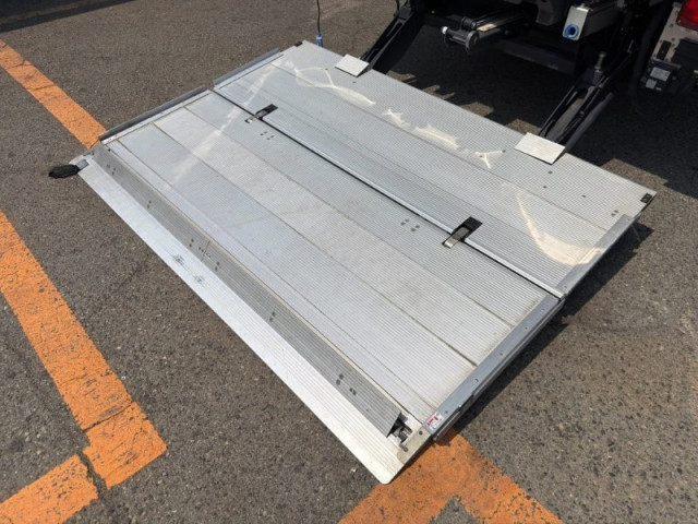 日野 レンジャー 中型 冷蔵冷凍バン 2KG-FC2ABG(110467) 6枚目
