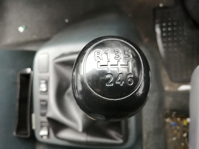UDトラックス（日産） コンドル 中型 冷蔵冷凍バン PB-MK36A(5519) 9枚目
