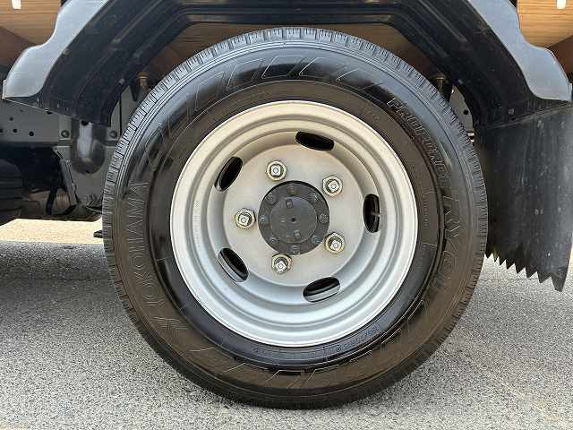 いすゞ エルフ 小型 平ボディ 2TG-NJR88AF(109409) 28枚目