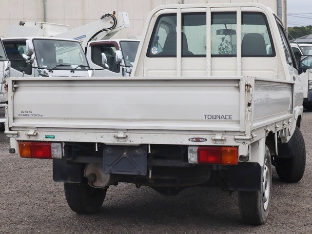 トヨタ タウンエース 小型 平ボディ GK-KM80(114002) 2枚目