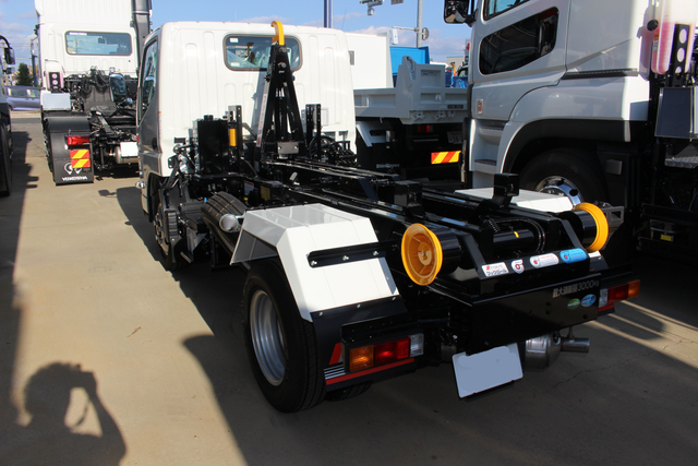 三菱ふそう キャンター 小型 コンテナ専用車 2RG-FBAV0(104996) 4枚目