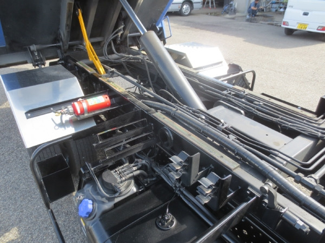 いすゞ エルフ 小型 塵芥車（プレス式） 2PG-NPR88YN(105392) 18枚目